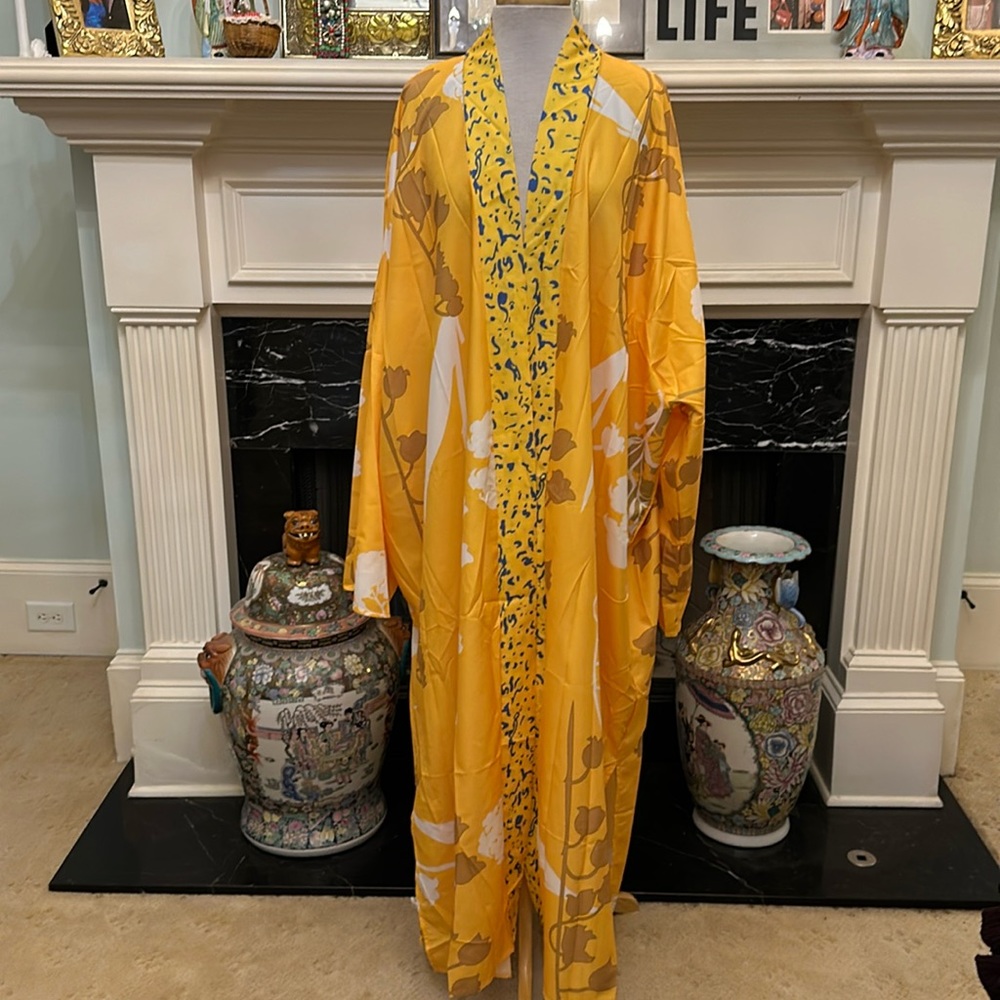 NWT beautiful yellow print kimono